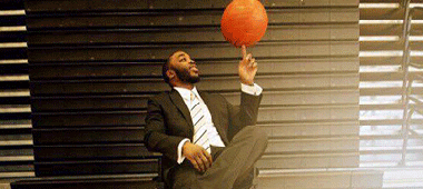 前浩博体育app男子篮球杰出人物布莱恩·梅杰斯10岁时发挥了他的篮球...